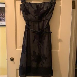 Gorgeous strapless dress with belt accessory